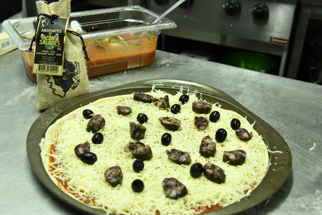 olives noires sur la pizza