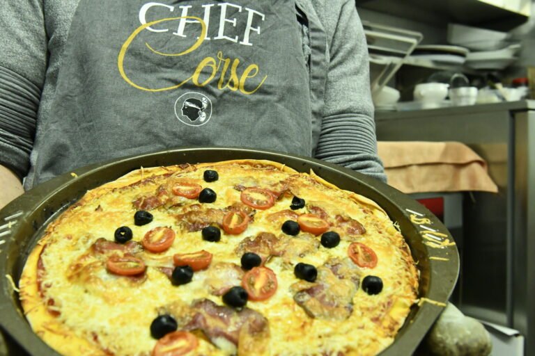 Pizza Coppa et fromage corse de brebis pour 4 personnes