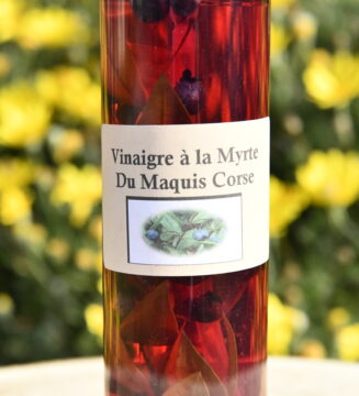 un spray de vinaigre à la myrte corse