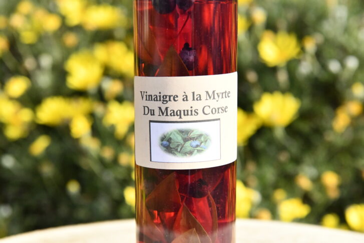 un spray de vinaigre à la myrte corse