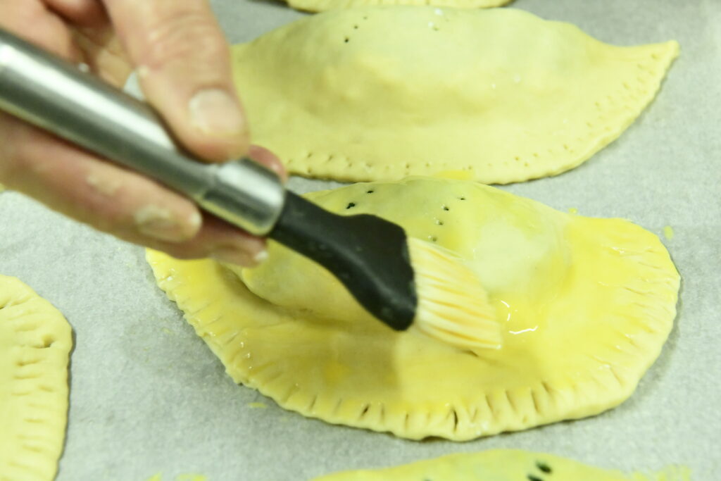 Bastelle badigeonnée d'œuf pour un jolie coloration après cuisson