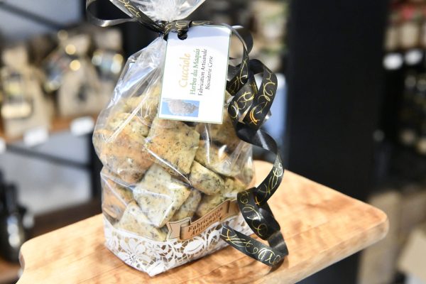 Un sachet de cucciole aux herbes du maquis Un-sachet-de-cucciole-aux-herbes-du-maquis