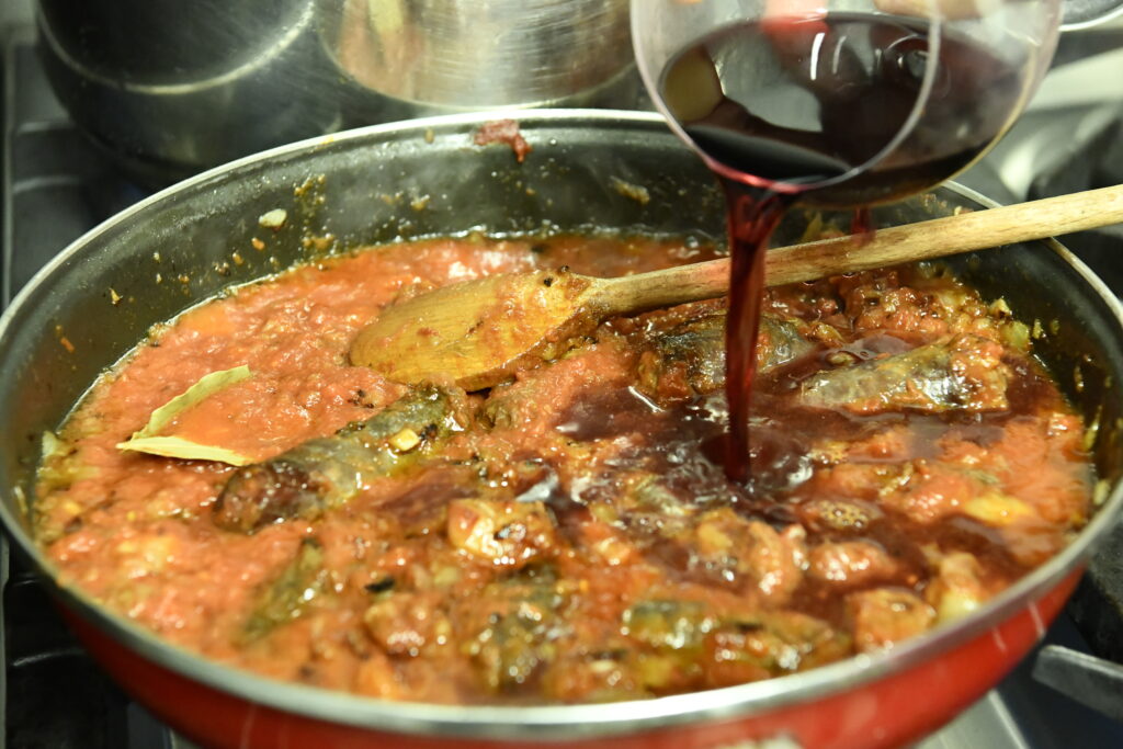 Ajout-de-vin-rouge-aux-figatelli