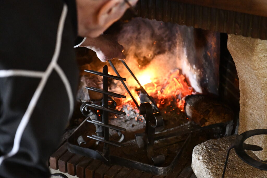 Préparation-de-la-braise-pour-cuisson-de-figatellu