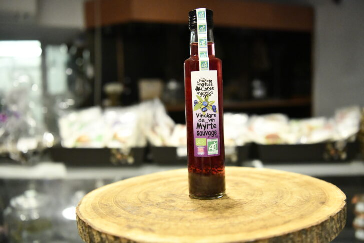 Vinaigre-de-vin-au-myrte-sauvage-corse-25cl