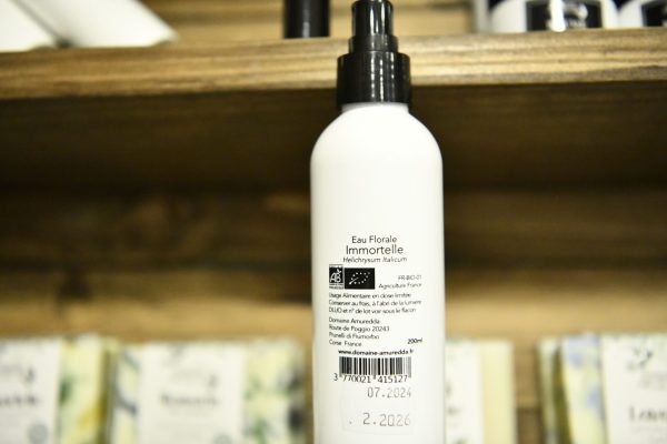 caracteristiques del'eau florale d'immortelle corse caracteristiques-de-l'eau-florale-d-immortelle-corse