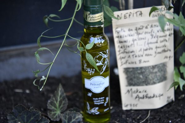 huile-d-olive-et-nepita-infusée