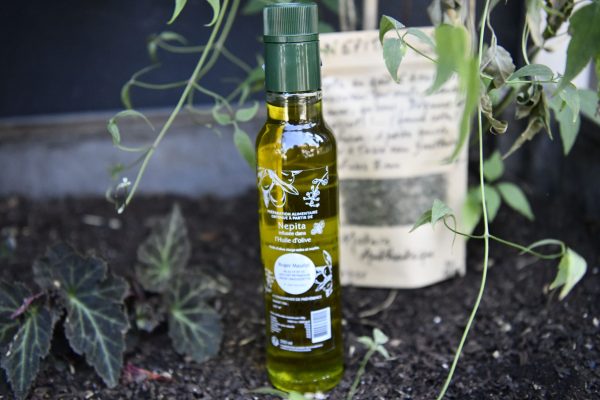 bouteille-d-huile-d-olive- corse-et-nepita